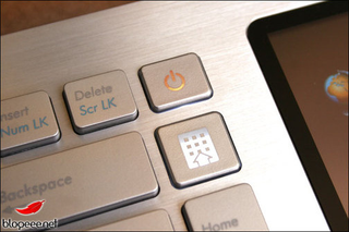 Illustration for article titled Asus Eee Keyboard Open and Fully Naked